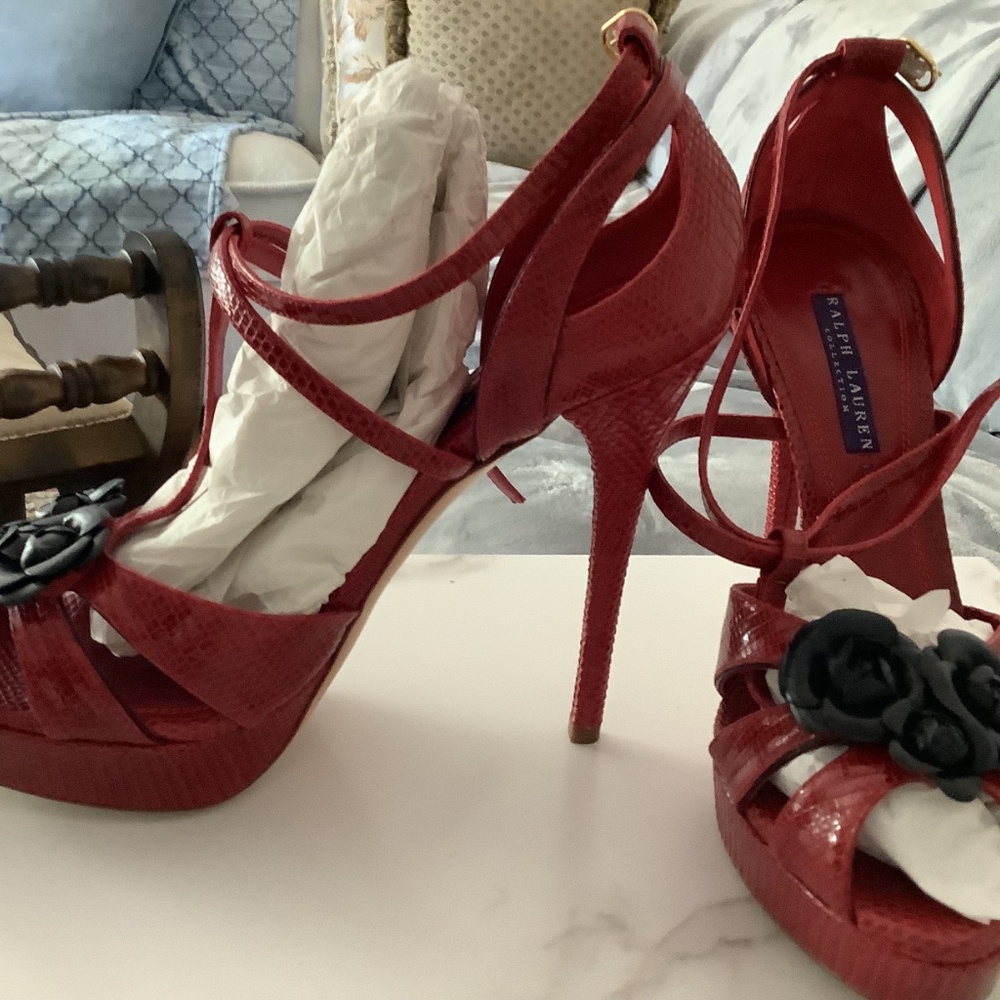 Shoes - Picture 6 of 8